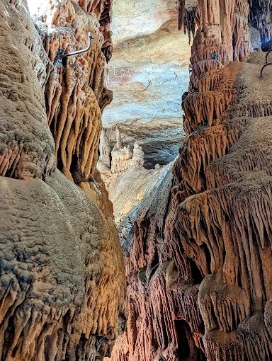 Concrétions et colonnes des Grottes de Presque